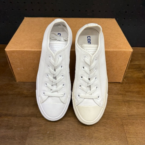 Used W/O Box! Womens Converse Chuck Taylor All Star Ox Leather White Size 6 - Picture 3 of 6